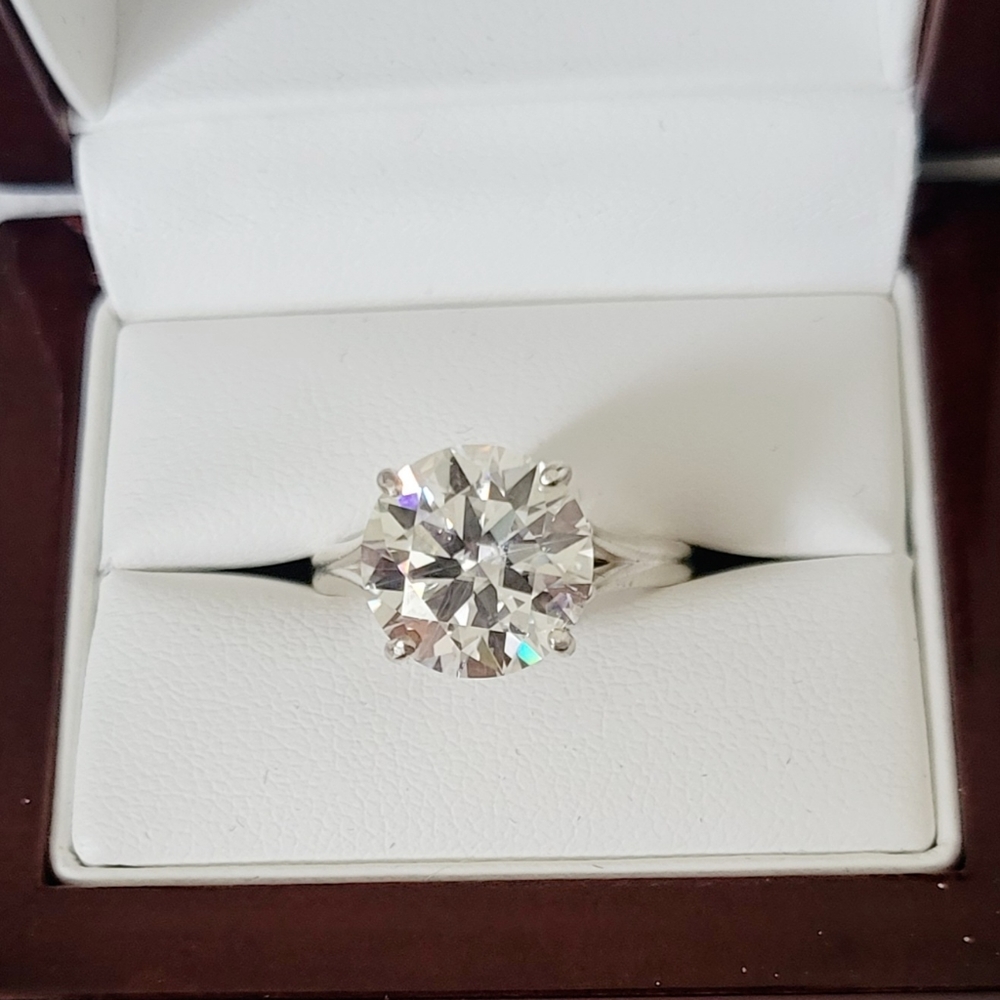 New 5ct Certified Moissanite Diamond Ring, Size 7